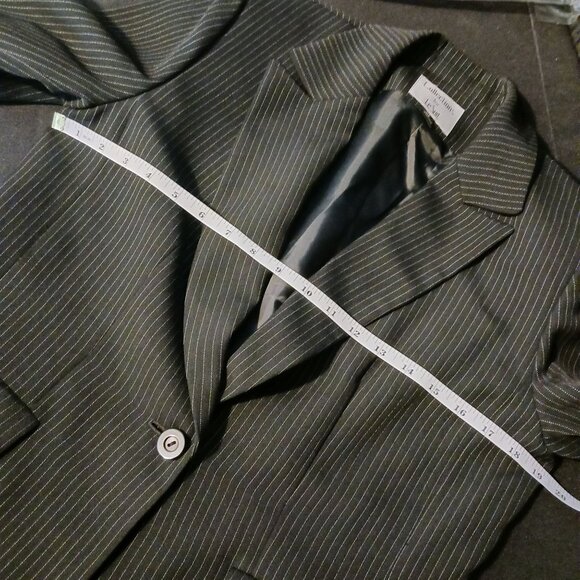 Collections for Le Suit,‎ Black Blazer with White Pinstripes, Size 10P - Picture 9 of 12